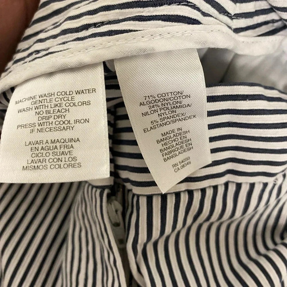 Jones New York Cotton Blend Seersucker Navy and White Bermuda Shorts Size 10 - Picture 3 of 4